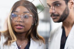 2022 02 08 16 06 0372 Lab Scientists Diverse Dna 20220208163347 20220208163517